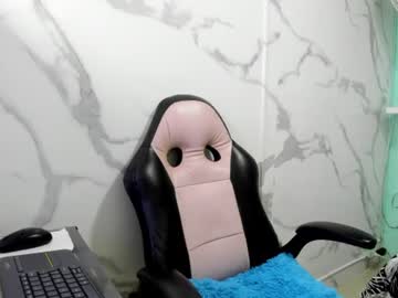 chloe_peach19