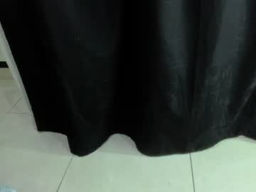 laura_roja