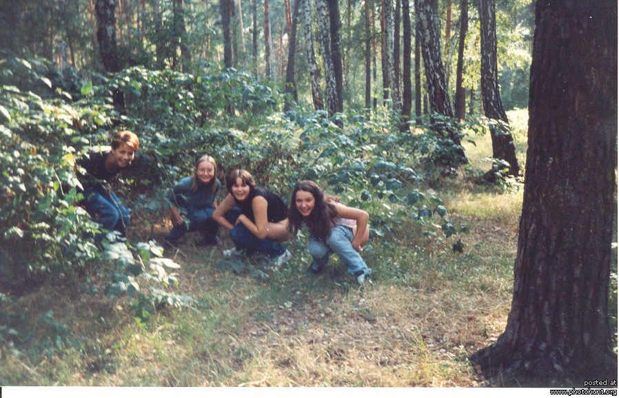 Girls Going to the Toilet Outdoors — 24